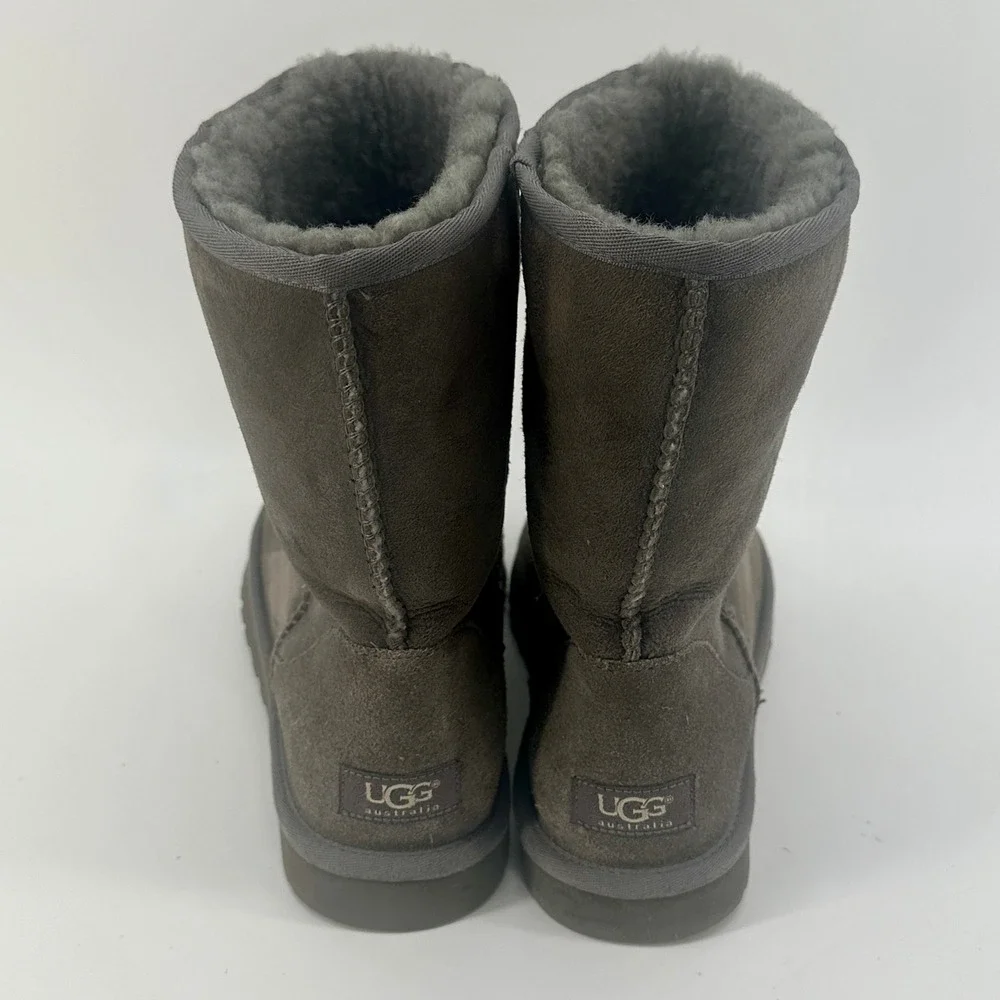 UGG Classic Short Boot Women Size 9 Grey Suede Sheepskin Shearling Mid Calf 5825